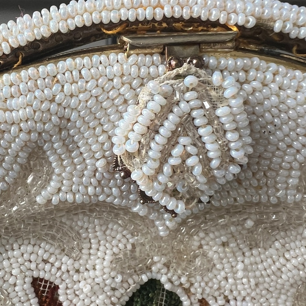 Vintage 60’s white beaded bag with embroidered Flowers hand made from France - Picture 9 of 15